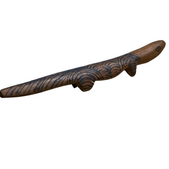 Hand Carved Wooden Goanna Lizard. Folk Art. Reptile. Shelf Decor. Great Details! - Picture 2 of 8